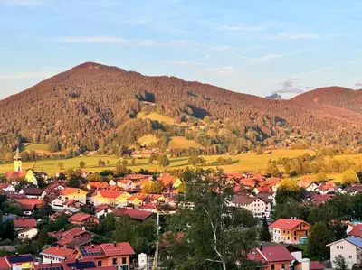 Ein allgemeiner Bergblick oder ein Berglick von der Ferienwohnung aus