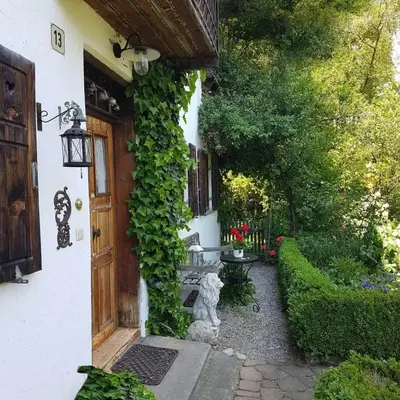 Ein Garten an der Unterkunft Ferienwohnung 1880
