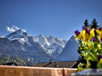 Ein allgemeiner Bergblick oder ein Berglick von der Ferienwohnung aus