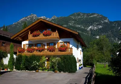 Ein allgemeiner Bergblick oder ein Berglick von der Ferienwohnung aus
