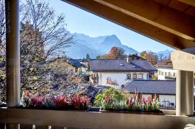 Ein allgemeiner Bergblick oder ein Berglick von der Ferienwohnung aus