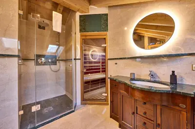 Ein Badezimmer in der Unterkunft Ludwig'sLodge
