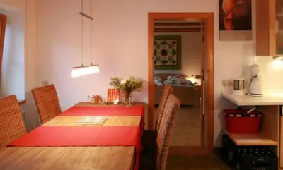 Ein Sitzbereich in der Unterkunft Alter Ledererhof