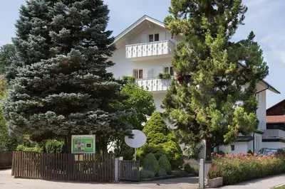 Ein Garten an der Unterkunft Haus Sibylle