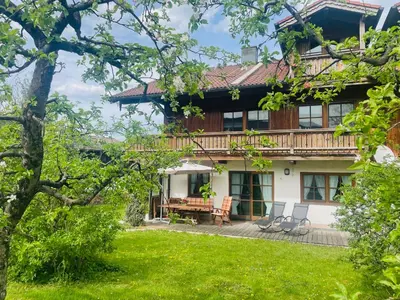 Ein Garten an der Unterkunft Ferienwohnung Bina