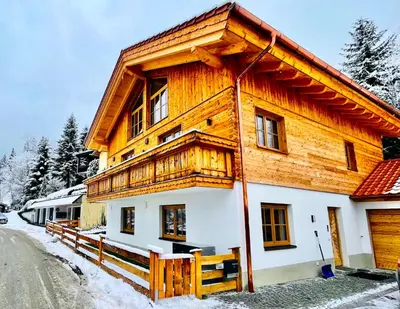 Das Gebäude in dem sich die Ferienwohnung befindet