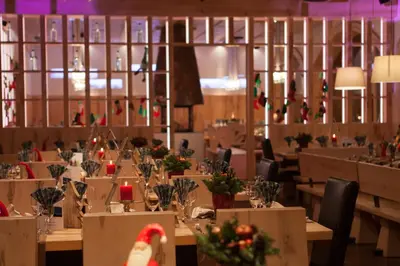 Ein Restaurant oder anderes Speiselokal in der Unterkunft Sonnenalm Kampenwand
