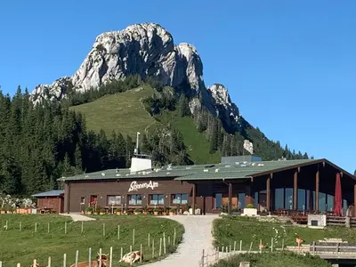 Ein allgemeiner Bergblick oder ein Berglick von des Hotels aus
