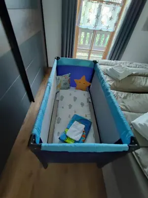 Ein Bett oder Betten in einem Zimmer der Unterkunft Ferienwohnung beim Maler Gandi