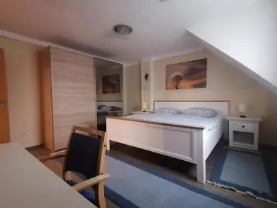 Ein Bett oder Betten in einem Zimmer der Unterkunft 2 Zimmer Apartment mit Küche und Bad