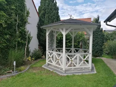Ein Garten an der Unterkunft 2 Zimmer Apartment mit Küche und Bad