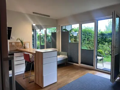 Ein Bett oder Betten in einem Zimmer der Unterkunft Bright new studio 43m2 with a beautiful garden
