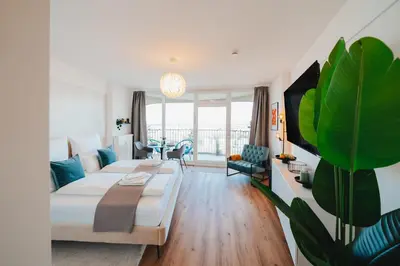 Ein Bett oder Betten in einem Zimmer der Unterkunft Studio CLOUD 21 Augsburgs atemberaubendster Ausblick