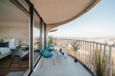 Ein Balkon oder eine Terrasse in der Unterkunft Studio CLOUD 21 Augsburgs atemberaubendster Ausblick