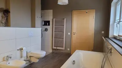 Ein Badezimmer in der Unterkunft Super Ferienwohnung mit zwei Schlafzimmern und Fitnessraum süd-östlich von München