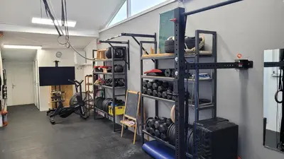 Das Fitnesscenter und/oder die Fitnesseinrichtungen in der Unterkunft Super Ferienwohnung mit zwei Schlafzimmern und Fitnessraum süd-östlich von München