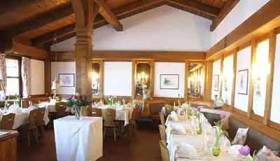 Ein Restaurant oder anderes Speiselokal in der Unterkunft Hotel & Landgasthof Osterseen