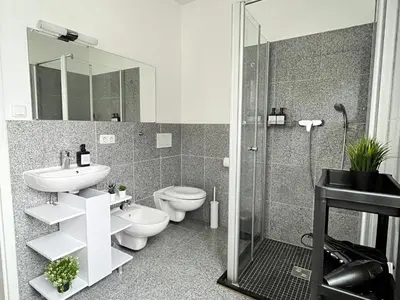 Ein Badezimmer in der Unterkunft LTA Apartment München Süd No3 Friends & Family