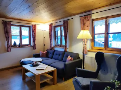 Ein Sitzbereich in der Unterkunft Ferienhof beim Bohlar - Geiselstein