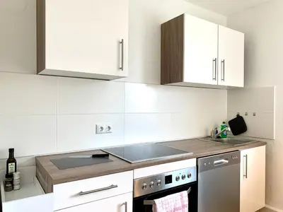 Küche/Küchenzeile in der Unterkunft Modern 2-Bedroom Apartment Near Messe 2-4 Guests