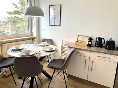 Küche/Küchenzeile in der Unterkunft Modern 2-Bedroom Apartment Near Messe 2-4 Guests
