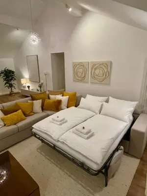 Ein Bett oder Betten in einem Zimmer der Unterkunft Munich Penthouse with Kitchen, Roofgarden and Parking