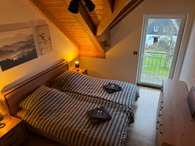 Ein Bett oder Betten in einem Zimmer der Unterkunft 5-Seen-Loft mit 4-6 Schlafplätzen, Ferienwohnung Nähe Ammersee