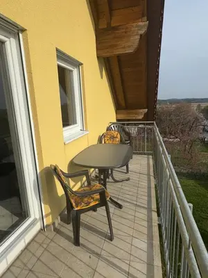 Ein Balkon oder eine Terrasse in der Unterkunft 5-Seen-Loft mit 4-6 Schlafplätzen, Ferienwohnung Nähe Ammersee