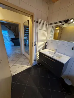 Ein Badezimmer in der Unterkunft 5-Seen-Loft mit 4-6 Schlafplätzen, Ferienwohnung Nähe Ammersee
