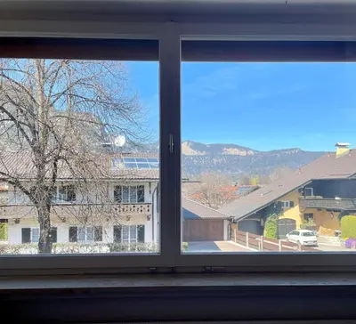 Ein allgemeiner Bergblick oder ein Berglick von der Ferienwohnung aus