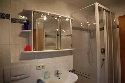 Ein Badezimmer in der Unterkunft ciao-aschau FeWo Chiemgau Gastner