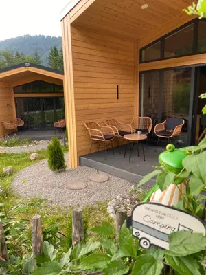 Ein Garten an der Unterkunft Wendelstein Mountain Camp
