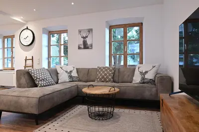 Ein Sitzbereich in der Unterkunft Charmante Altbauwohnung mit Flair in Polling