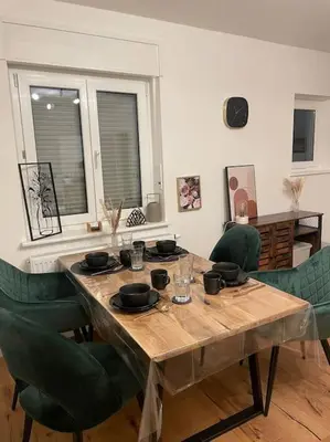 TV/Unterhaltungsangebot in der Unterkunft Schöne 2 Zimmer Wohnung Kingsize-Bett