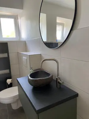 Ein Badezimmer in der Unterkunft Apartment mit 3 Schlafzimmern im Erdgeschoss