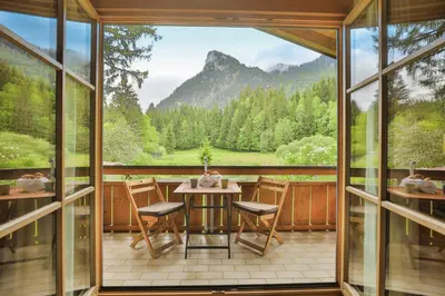 Ein allgemeiner Bergblick oder ein Berglick von der Ferienwohnung aus
