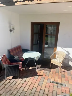 Ein Sitzbereich in der Unterkunft Ferienwohnung Suttner