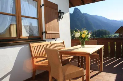Ein allgemeiner Bergblick oder ein Berglick von der Ferienwohnung aus