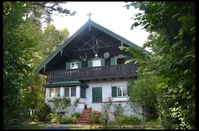 Das Gebäude in dem sich die Ferienwohnung befindet