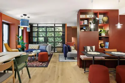 Ein Sitzbereich in der Unterkunft Stay KooooK Munich City