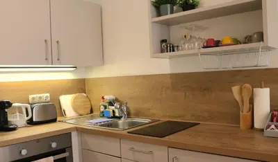 Küche/Küchenzeile in der Unterkunft DUTTI'S HOME - 1 Zimmer Apartment, Küche, Self-Check-in, Stellplatz