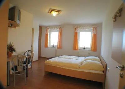 Ein Bett oder Betten in einem Zimmer der Unterkunft Schirmer`s Hotelino