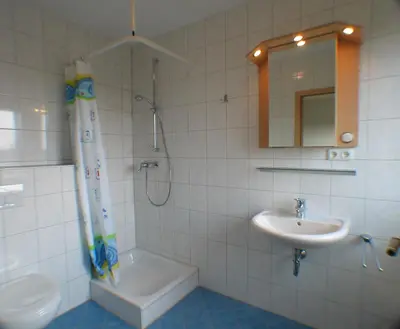 Ein Badezimmer in der Unterkunft Schirmer`s Hotelino