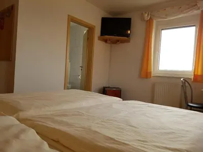 Ein Bett oder Betten in einem Zimmer der Unterkunft Schirmer`s Hotelino