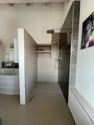 Ein Badezimmer in der Unterkunft Architekten-Villa, moderne 220qm, 4 Schlafzimmer, Garten