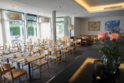 Ein Restaurant oder anderes Speiselokal in der Unterkunft Fürstenfelder Hotel