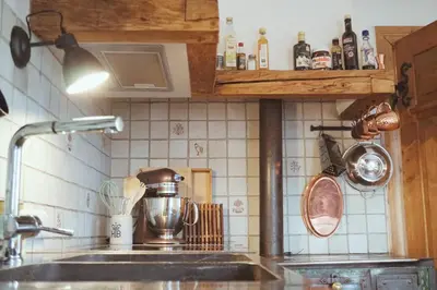 Küche/Küchenzeile in der Unterkunft Alpen Lounge Leitzachtal - große urige Wohnung mit Dachterasse und Bergblick