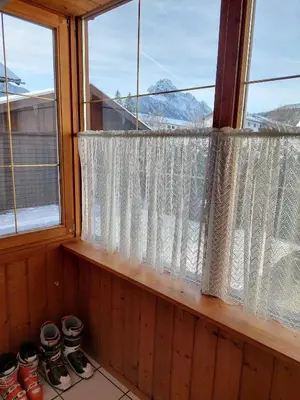 Ein allgemeiner Bergblick oder ein Berglick von des Ferienhauses aus
