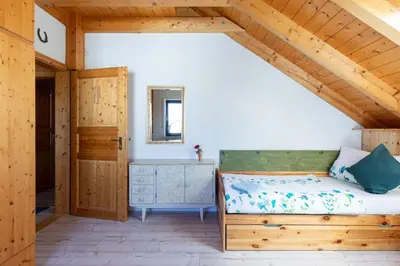 Ein Bett oder Betten in einem Zimmer der Unterkunft Gemütliche Wohnung nahe München mit kleinem Garten