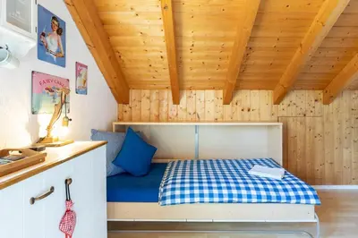 Ein Bett oder Betten in einem Zimmer der Unterkunft Gemütliche Wohnung nahe München mit kleinem Garten